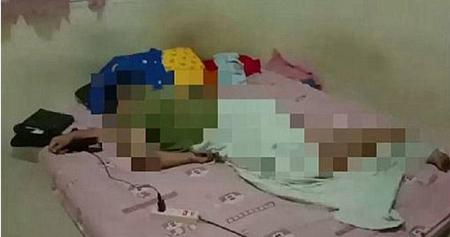男子充電玩手遊下秒慘死　母開門驚見「焦黑屍」緊握手機