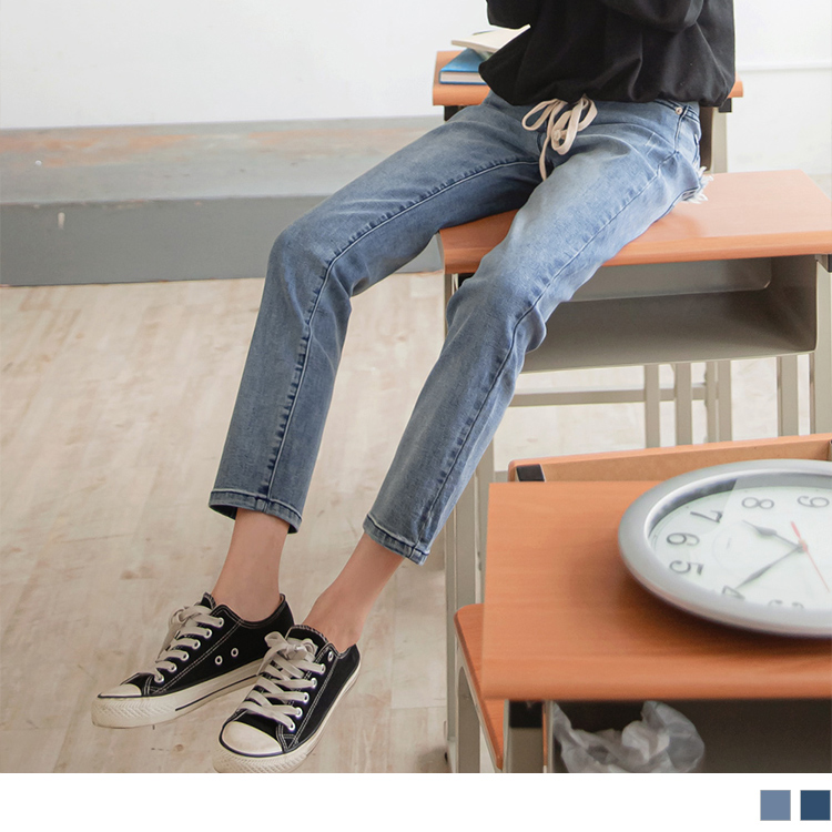 抓破拉鍊腰鬆緊造型直筒牛仔褲