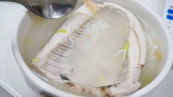 【三重美食】無名路邊攤美食-用餐時間不少人潮的虱目魚路邊攤美食店家 【三重美食】無名路邊攤美食-用餐時間不少人潮的虱目魚路邊攤美食店家