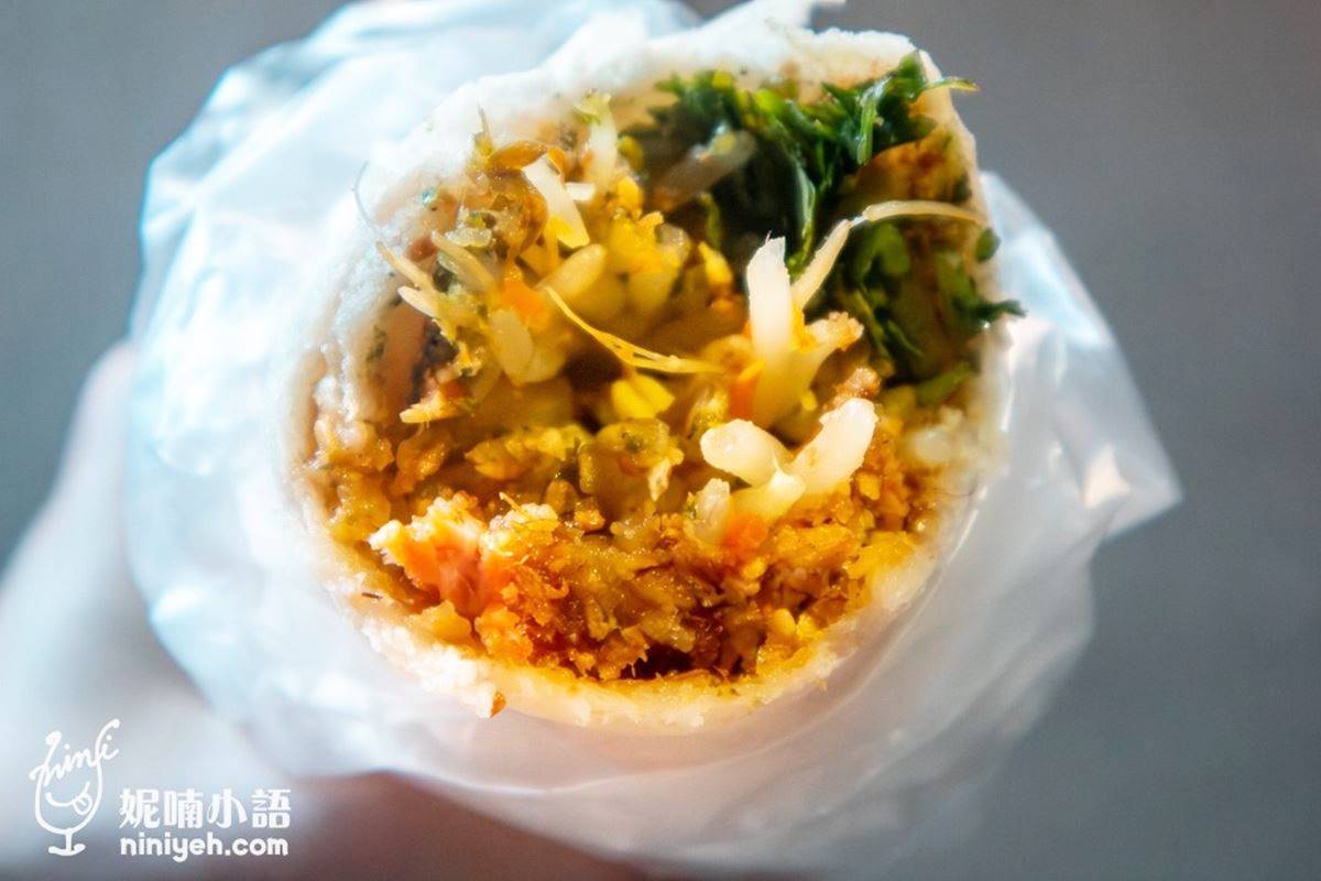 通通排隊夯翻！南機場夜市８必吃：限量草莓麻糬、高CP值三拼飯、米其林潤餅