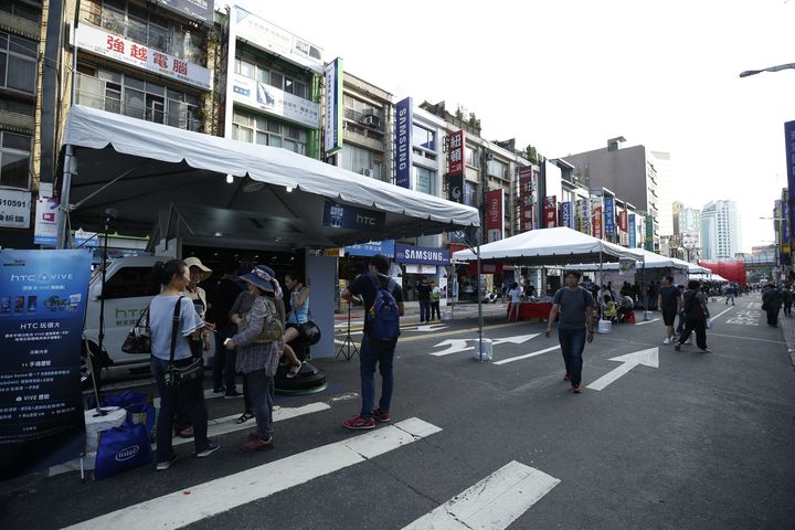 第 10 屆八德封街登場！街頭電競賽、扭蛋水泥車，把光華商圈打造成電玩遊園地