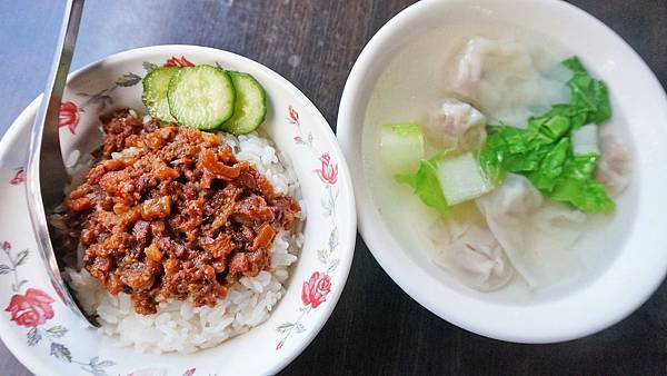 【台北美食】紅樓肉羹大王-西門町商圈裡少見的平價美食小吃店