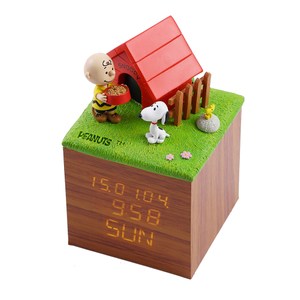 電子鐘可查看日期，時間，溫度，濕度 可愛史努比卡通造型桌鐘 兼具擺飾增添家中生活品味 時鐘可裝7號電池，可接電使用 可設定鬧鈴時間