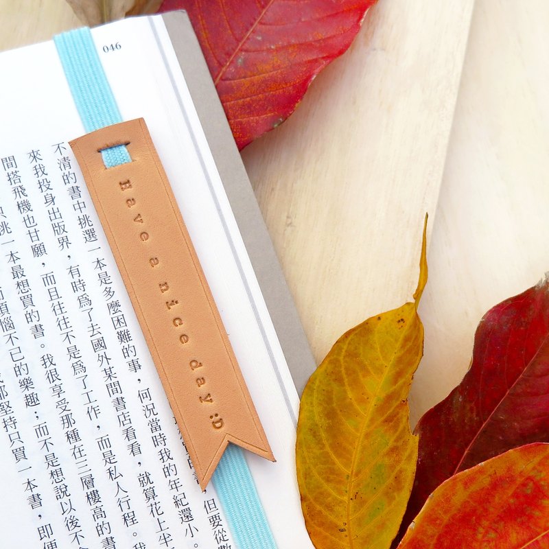 也是給予生活小節上的自由和選擇。 因為親手做，我可以做出不擋字的書籤帶，可以做出不同形狀功能的包包，同一個攤檔我們擺買不同的東西，像一個小型雜貨店一樣，我們相信這就是手作帶給手作人和手作愛好者的自由和