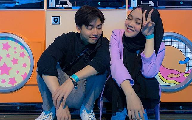 Gaya Pacaran Putri Delina Dan Jeffry Reksa Bak Suami Istri Ditegur Dosa Pamer Aksi Pelukan Mesra Wowkeren Media Line Today