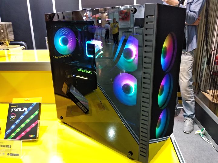 Computex 不能沒有 RGB！從鍵盤、機殼、主機板到風扇都要閃亮，一次看完展場中炫麗的「光害」產品