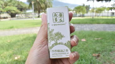 感受清涼的春之精油保養。花草藥石 四季精油之春。一瓶從頭到腳都能使用，舒緩放鬆的精油保養法則