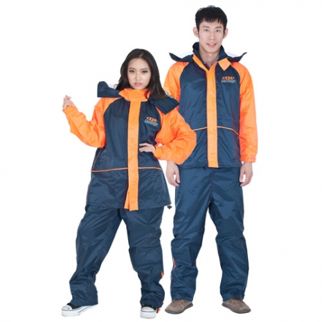 達新牌 迎光橘休閒套裝二件式風雨衣 100%高級尼龍布料,台灣Nylon/PVC原料 經國際SGS檢驗合格,符合安全塑化劑,環保低鉛鎘 可拆式雨帽,可調整式魔鬼膠,雨天可以完整防水 上衣附隱藏式口袋,