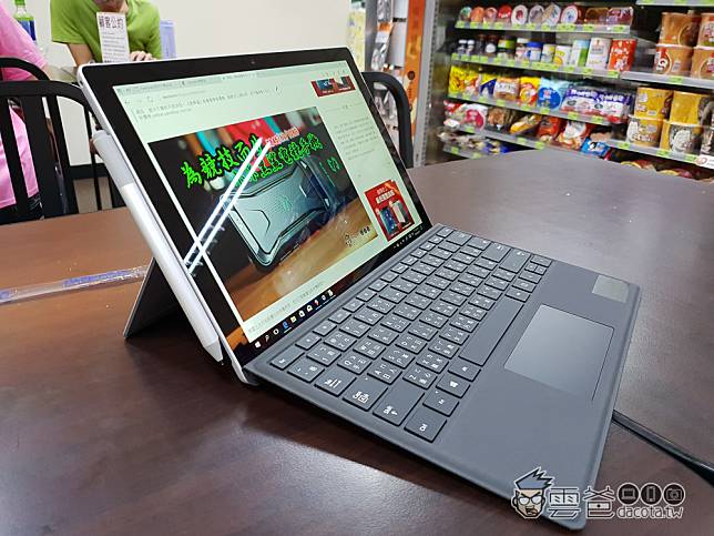 開箱]Surface Pro 5 這樣買最便宜，i5/4G/128G 超值大全配| 雲爸的私處