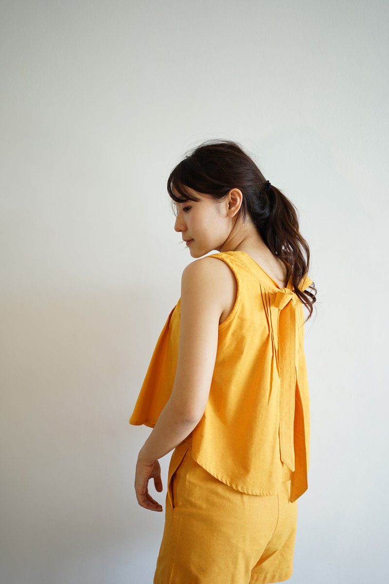 無袖短版上衣 _ MAFEUNG : 黃色