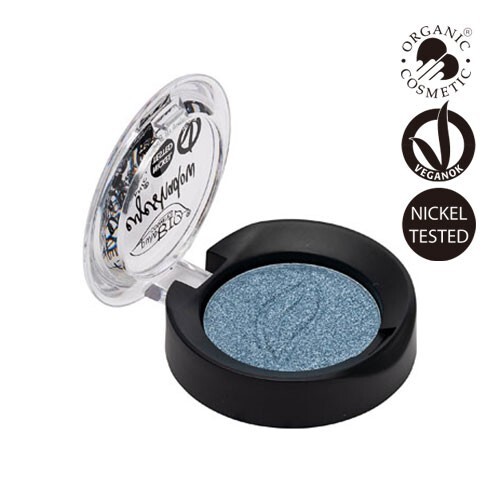 添加有機荷荷芭油及維生素E，滋潤呵護眼周肌膚，舒適不乾燥。繽紛多彩的天然礦物眼影色調，有霧面及珠光兩種質地可選；霧面眼影低調沈穩更顯氣質，珠光眼影閃耀迷人光澤感，眼影可單擦或多色疊擦，隨心所欲打造出不