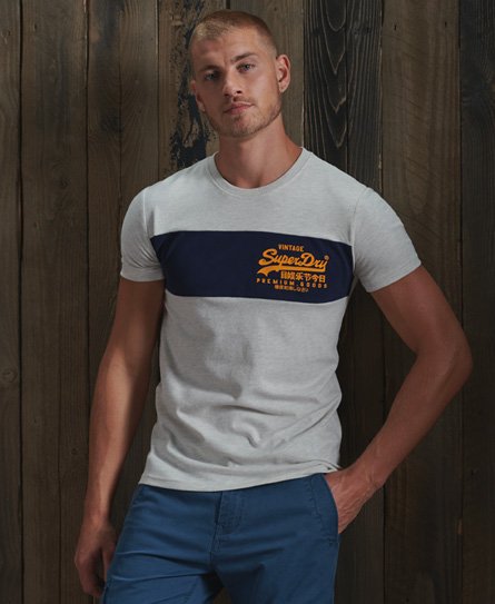 Made from a super-soft premium cotton blend, the Vintage Logo panel t-shirt will enable you to feel 