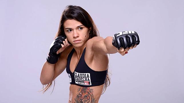 Gak Cuma Cantik, 10 Gadis UFC Ini Juga Jago Banget di Atas Ring! Awas, Senggol Bonyok!