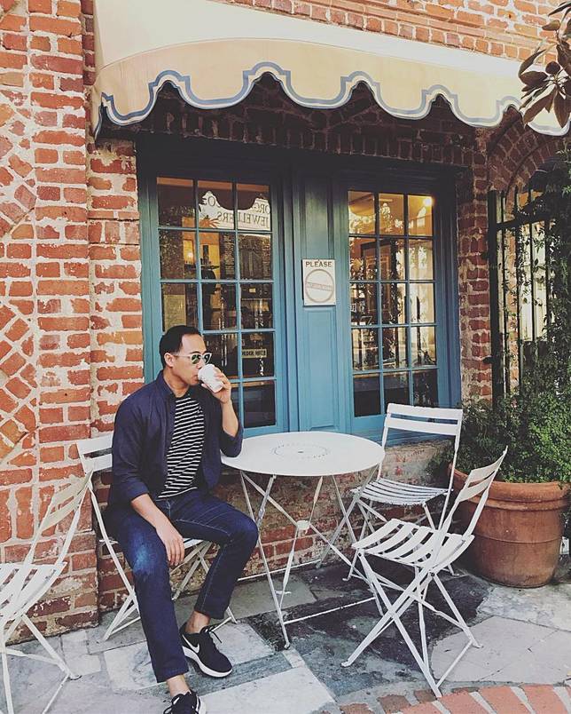 10 Gaya Kece Tio Setiyoso Cowok Ganteng Mesra Bareng Sophia Latjuba Brilio Net Line Today