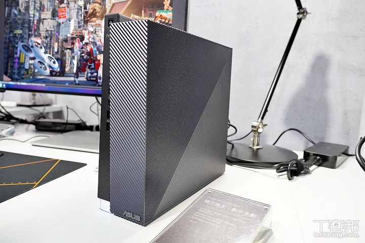 ProArt Station D940MX 售價 99,999 元。