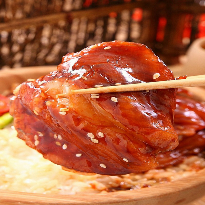 精選台灣最優質鯛魚，以特製醬汁燒烤製成的蒲燒鯛魚腹排，鮮嫩多汁、風味濃厚!經師傅精心蒲燒出每一片鮮嫩的鯛魚腹排~簡單加熱就可以食用，讓您輕輕鬆鬆就能準備好一道菜唷!在家就能享受如日本料理的頂級美味!品