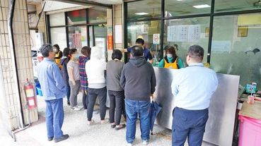 【汐止美食】河南鍋貼店-用餐時間大排長龍的美味鍋貼店
