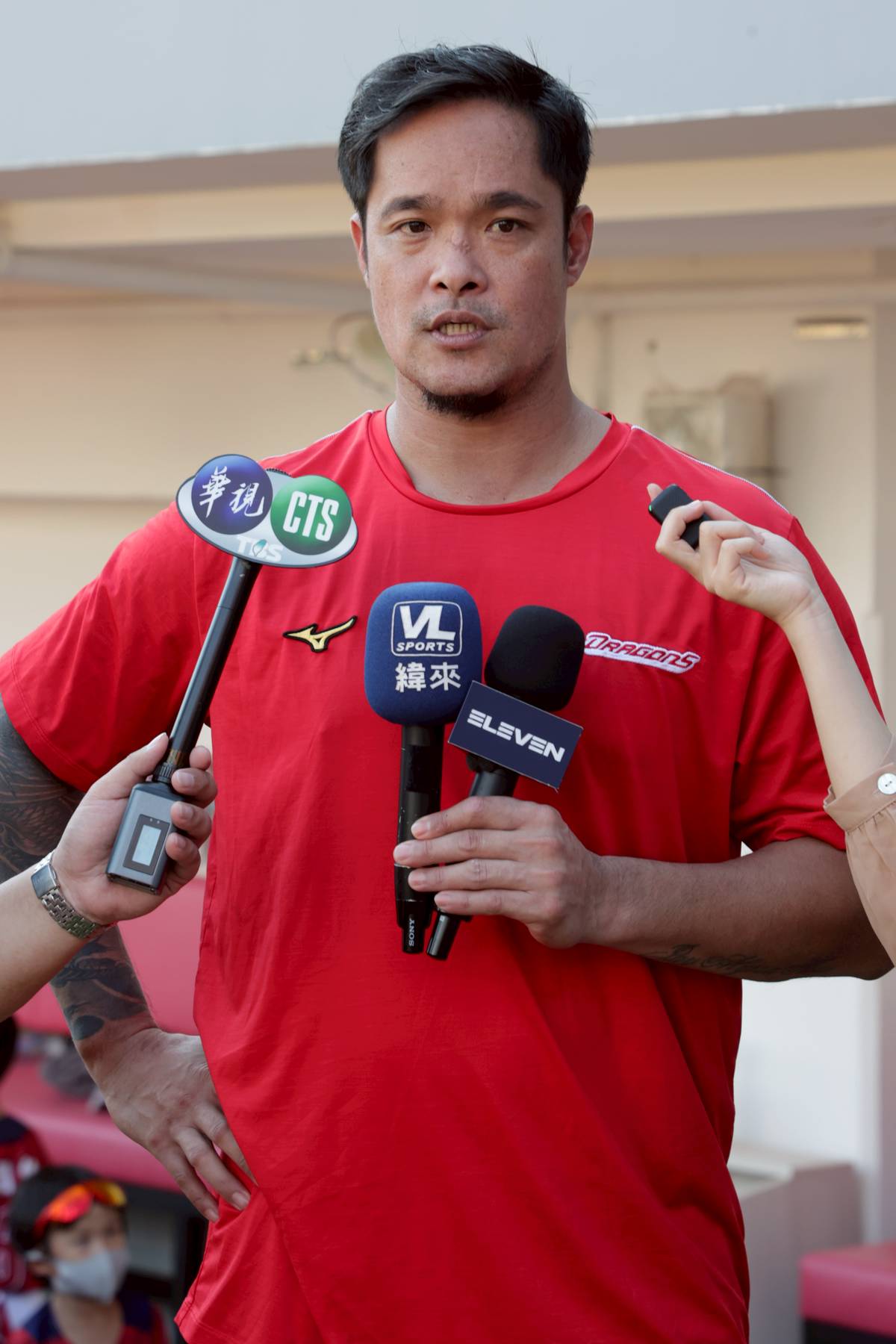 Re: [轉錄] 新竹棒球場重新啟用首戰滿場市長開球