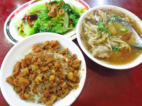 【蘆洲美食】圓環龍鳳號-美味又便宜的魯肉飯 【蘆洲美食】圓環龍鳳號-美味又便宜的魯肉飯