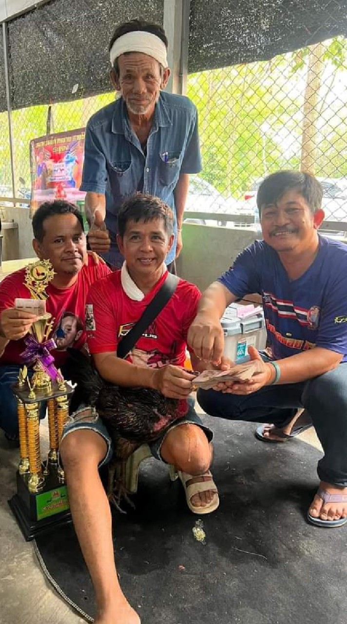 ซุ้มทะเลน้อย  FC