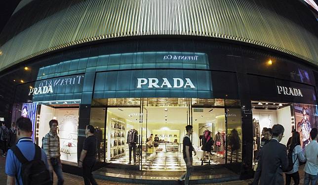 A pedestrian walks past the closed store of Louis Vuitton (LV) in the La  Perle shopping mall in Guangzhou city, south China's Guangdong province, 20  N Stock Photo - Alamy