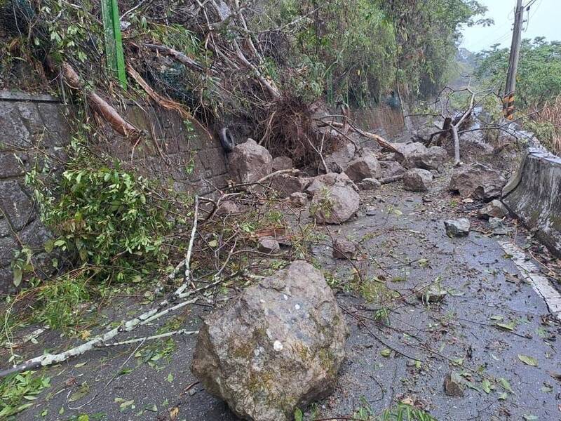 豪雨加上地震鬆動！六十石山道路崩成孤島 遊客勿上山 自由電子報 Line Today 6813