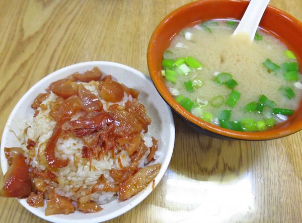 【蘆洲美食】熊記豬腳飯-充滿膠質的魯肉飯