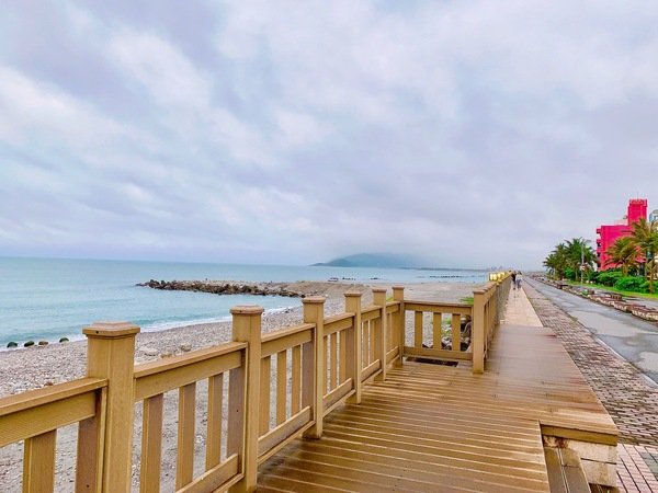 「花蓮旅遊」花蓮租車三天二夜輕旅行自駕遊，盛夏消暑追鯨趣-花蓮永宬租車，老時光燒肉酒肴，欣欣麵館不是麵店，小花公寓民宿與窩WOW青年旅館直擊分享