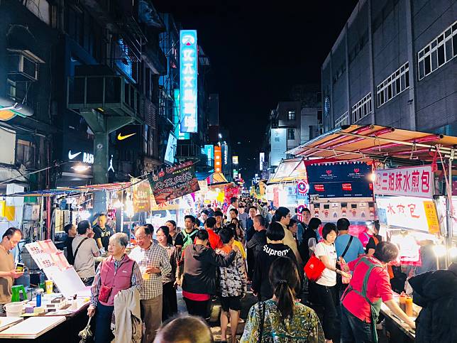 人山人海的基隆夜市一景
