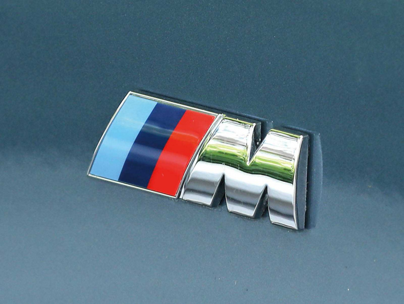 採用M款空力套件的840i Gran Coupe，掛上BMW M的Logo後更具賽車魂。（圖／王永泰攝）