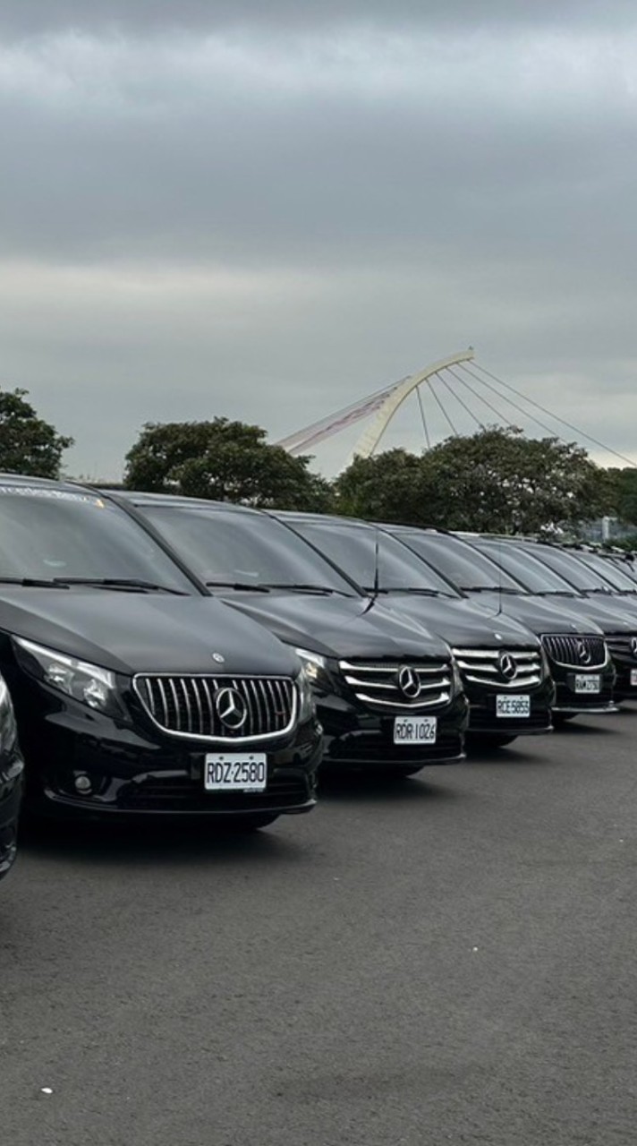 賓士九座 包車 機場接送 0961313586