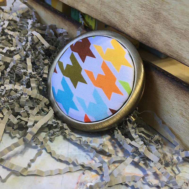 交情由淺到深，最明白你的喜好 黃銅明鏡陪你度過日日，開心難過都有友情陪伴