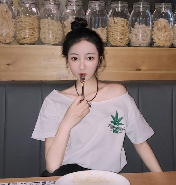 【GZ B1】韓版斜肩椰樹印花短袖上衣 甜美百搭一字領露肩上衣 短袖T恤