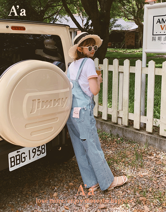 可調節式肩帶/後褲管割破設計/前後都有口袋/側邊排釦設計