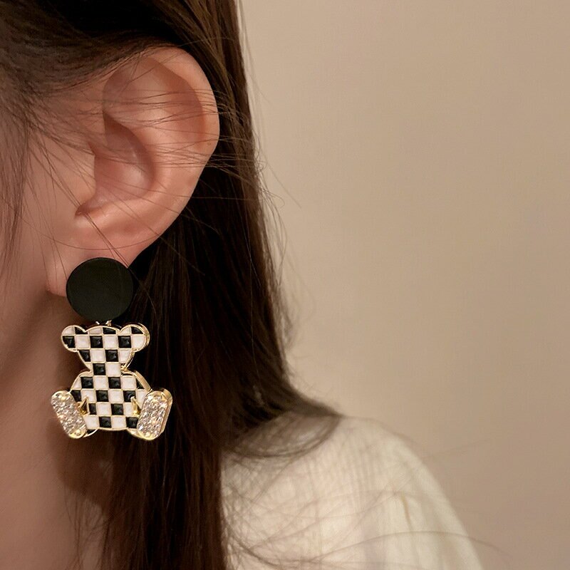 925銀針鑲鑽黑白方格小熊耳環韓國棋盤格設計耳飾女