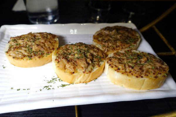 台北餐酒館聚餐-Elfin精靈餐酒館，超好拍IG網美餐酒館，水準之上的酒吧餐點，調酒超好喝的台北酒吧餐廳，台北調酒餐廳推薦