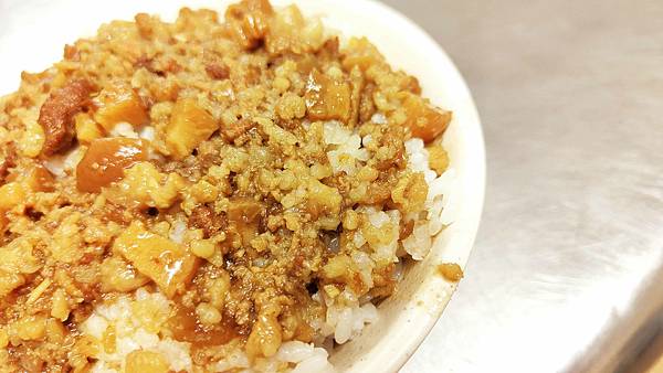 【新店美食】阿金老圓環滷肉飯-新店最受歡迎的滷肉飯名店