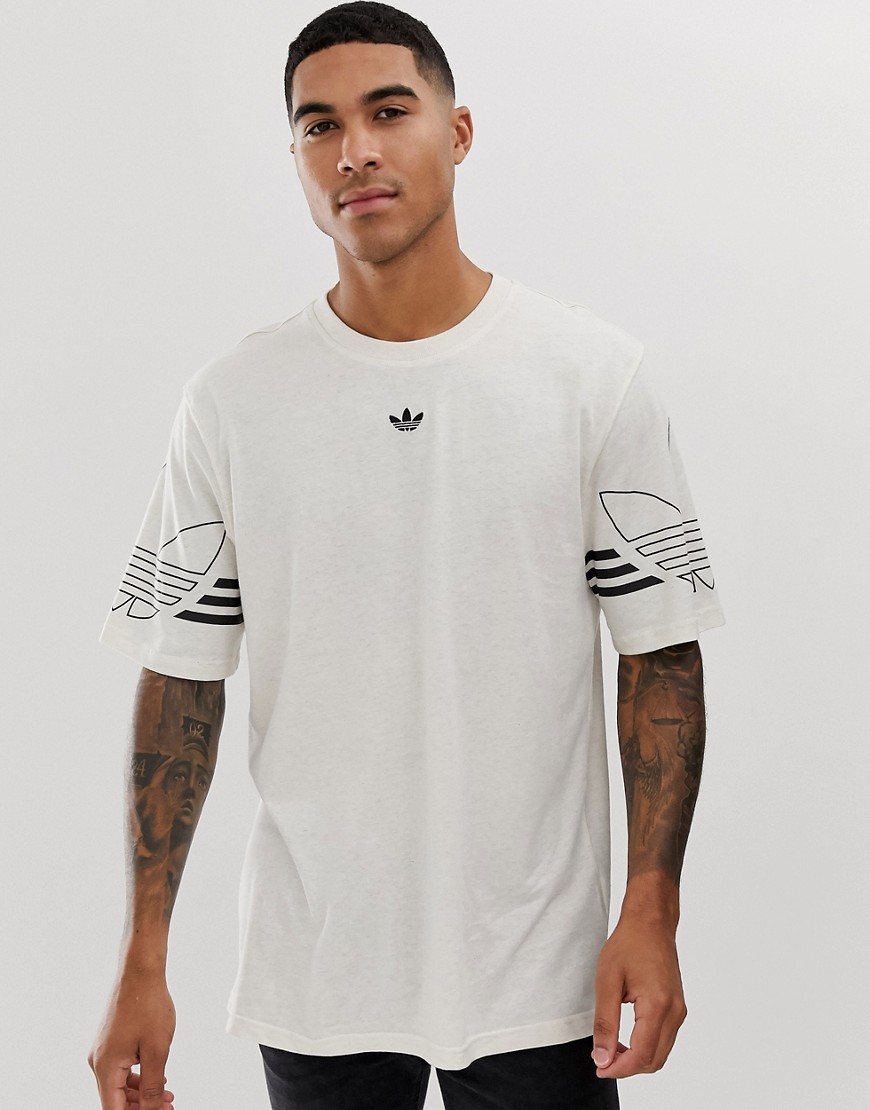 T-shirt by adidas Originals Team with shorts and you're good to go Crew neck adidas Trefoil logo Reg