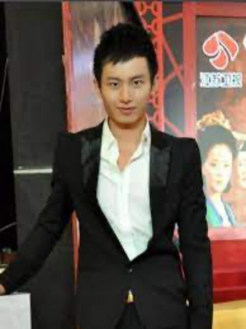 網評「舊照差異大」的陸劇男星！張彬彬、成毅黑歷史被笑，張凌赫、陳飛宇是潛力股！