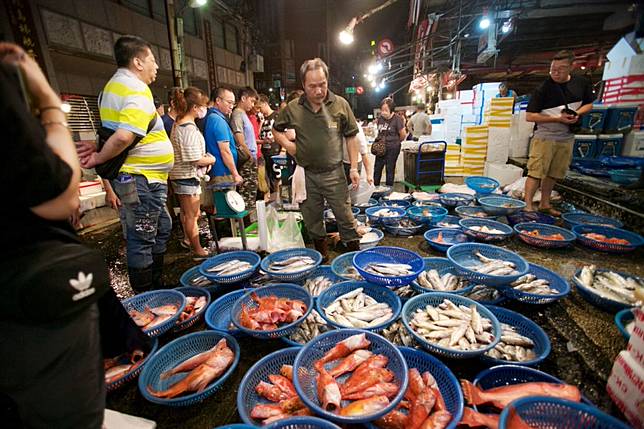 以為只會看到很多魚 結果看到 魔幻夜基隆 菜市場人生 陳志東專欄 毅傳媒 Line Today