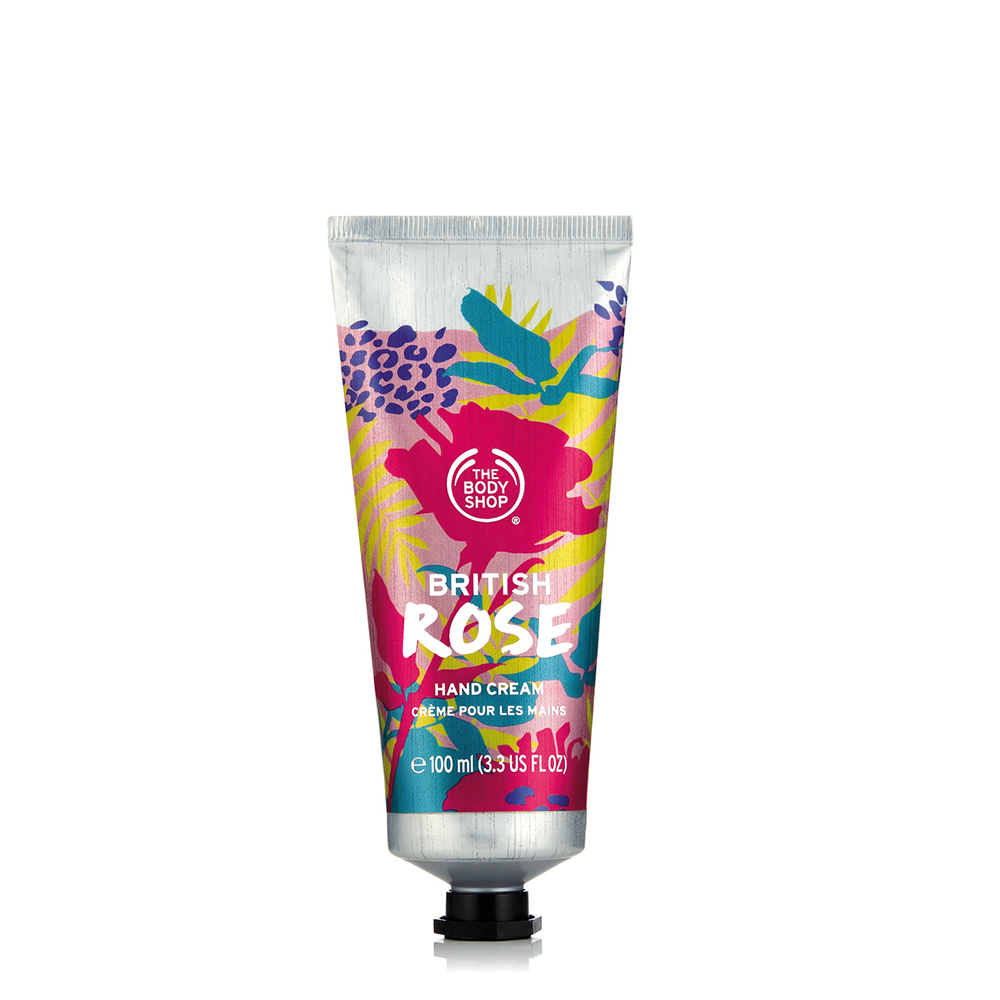蘊含英國珍貴的玫瑰花瓣菁萃、乳油木果油多種天然美肌營養素，質地細緻親膚性佳，搭配按摩可深層修護手部肌膚，維持長效滋養潤澤，形成天然鎖水保護膜。使用後雙手肌膚柔嫩細緻，散發馥郁高貴的玫瑰花香。