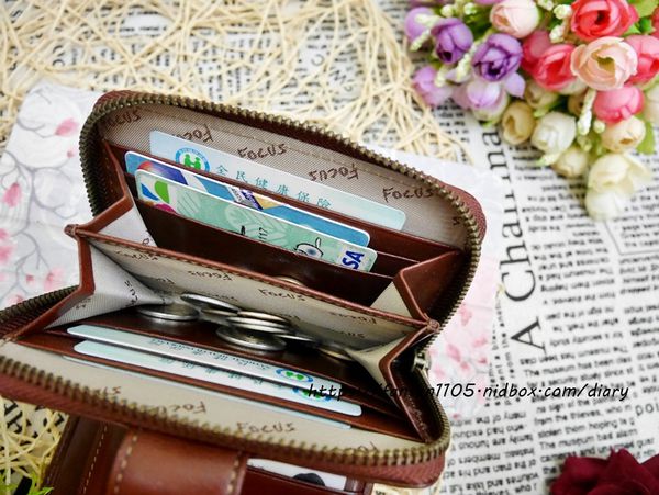 【FOCUS義大利原皮】義大利認證頂級牛皮 #經典原皮多功能造型真皮中夾 #多卡層皮夾 #女用皮夾 (12).JPG