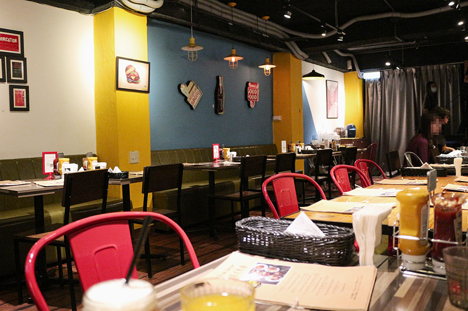 西門町不限時早午餐,西門站不限時早午餐,台北美式漢堡推薦,台北美式餐廳推薦,西門美式餐廳推薦,西門大份量早午餐,西門不限時,蜂大咖啡