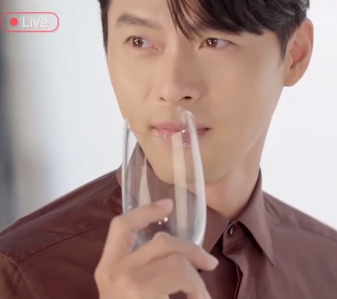 玄彬新廣告曝光！代言造型是《愛的迫降》正赫的「巧克力西裝」！