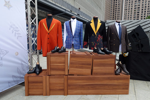 桃園西服推薦-西服先生，X-PLUS創世界服飾聯合展示會，進口日本高精密科技裁剪床、獨立設計師團隊，快速、合身的平價桃園訂製西服
