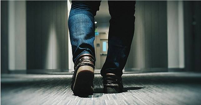 以為罹患「漸凍症」！46歲男雙腿緊繃　就醫才知一事惹禍