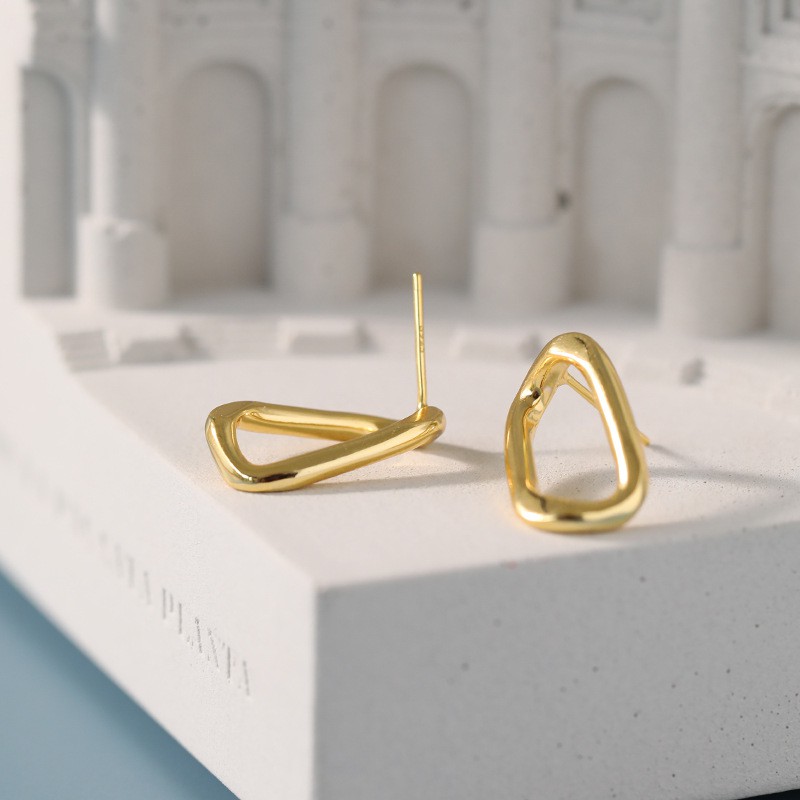 *由於顯示器不同，色差難以避免。請參考實拍圖已經盡量調到和實物接近。寄出大概需7~10天左右可收到，心急的大大們請慎重下標哦下標前請詳細閱讀關於我銀飾保養小貼士：★純銀飾品若長時間不佩戴，一定要用軟布