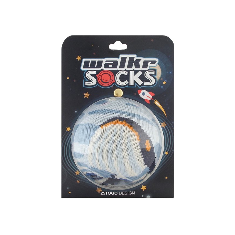 只要隨手打開家裡的衣櫃抽屜，就能穿上Walkr星球襪，出門運動累積遊戲能量。Walkr星球襪由台灣專業襪廠製作，採用高達75%比例的精梳棉結合厚毛巾襪底，確保穿著時透氣吸汗、保暖舒適；同時，此球襪系列