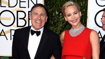 還是愛熟男～手挽大她22歲的導演，小阿珍再度陷入熱戀囉！