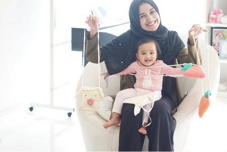 FOTO Kompak! Momen Manis Keluarga Shireen Sungkar dan Teuku Wisnu